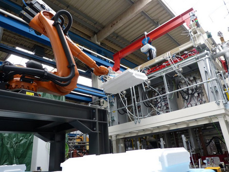 Kurtz Automation Solution - part handling with robot