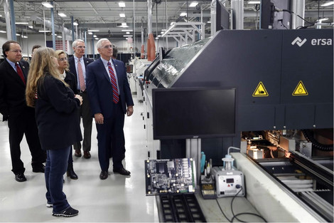 Vice President Mike Pence admires a VERSAFLOW 345 while touring Dynalab in Columbus, OH.